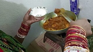 Chiken Bana Rhi Maid Ko Kitchen Stand Par Choda – Pussy Fuck